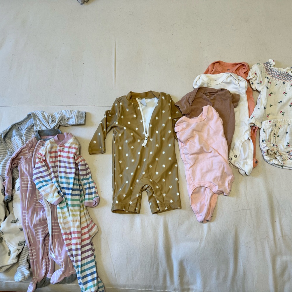 Lot: EUC newborn to 6m baby girl cute organic clothes